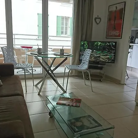 Nicolas 8 Apartment *